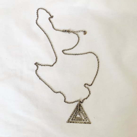BRANDY MELVILLE | LONG SILVER TRIANGLE NECKLACE - Picture 1 of 4
